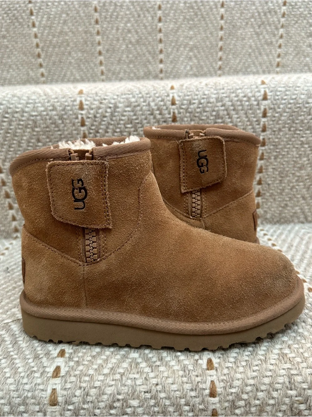 UGG classic mini